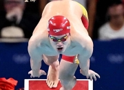 开云棋牌-世界纪录刷新，游泳选手力压强敌！