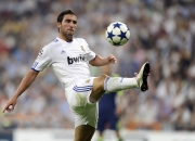 开云棋牌官方-绿茵与硬木的统治力，当尤文铁骑冲垮埃及神话，莱万在东决战场完成史诗接管