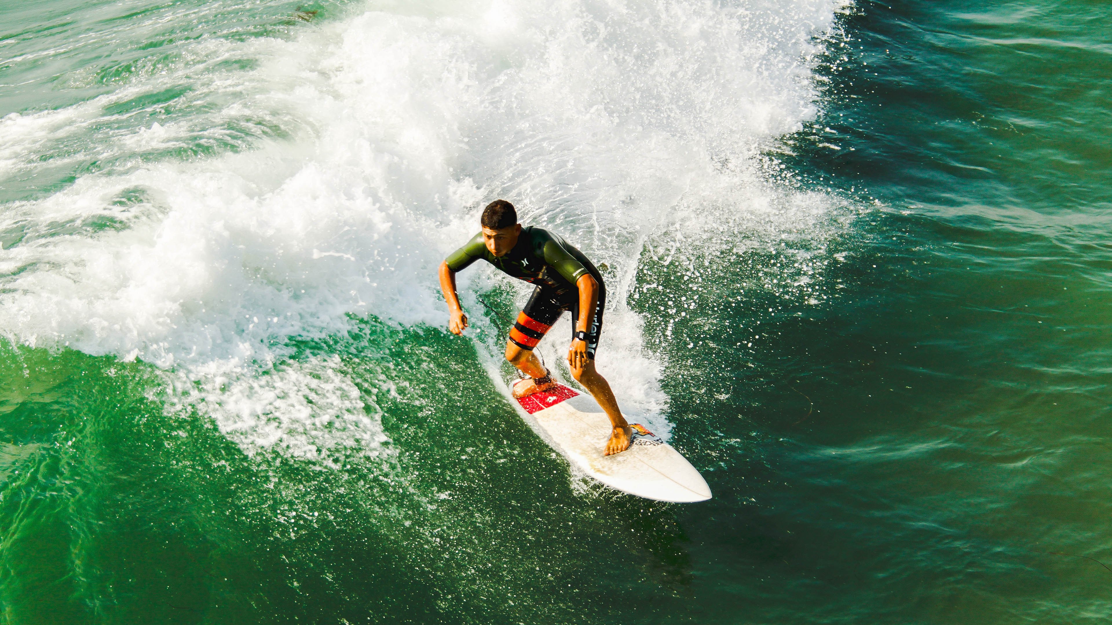 欧冠淘汰赛之夜，奥斯梅恩打出统治级数据，那不勒斯的非洲雄狮如何撕裂防线