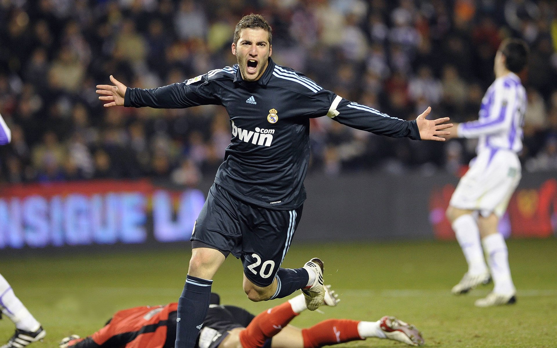 西甲国家德比之夜，加克波独造三球，率队上演逆转传奇