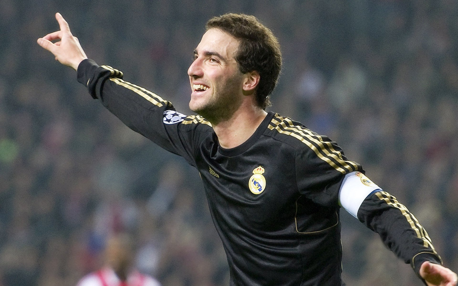 圣西罗的烈焰，内马尔点燃米兰与巴萨的世纪鏖战