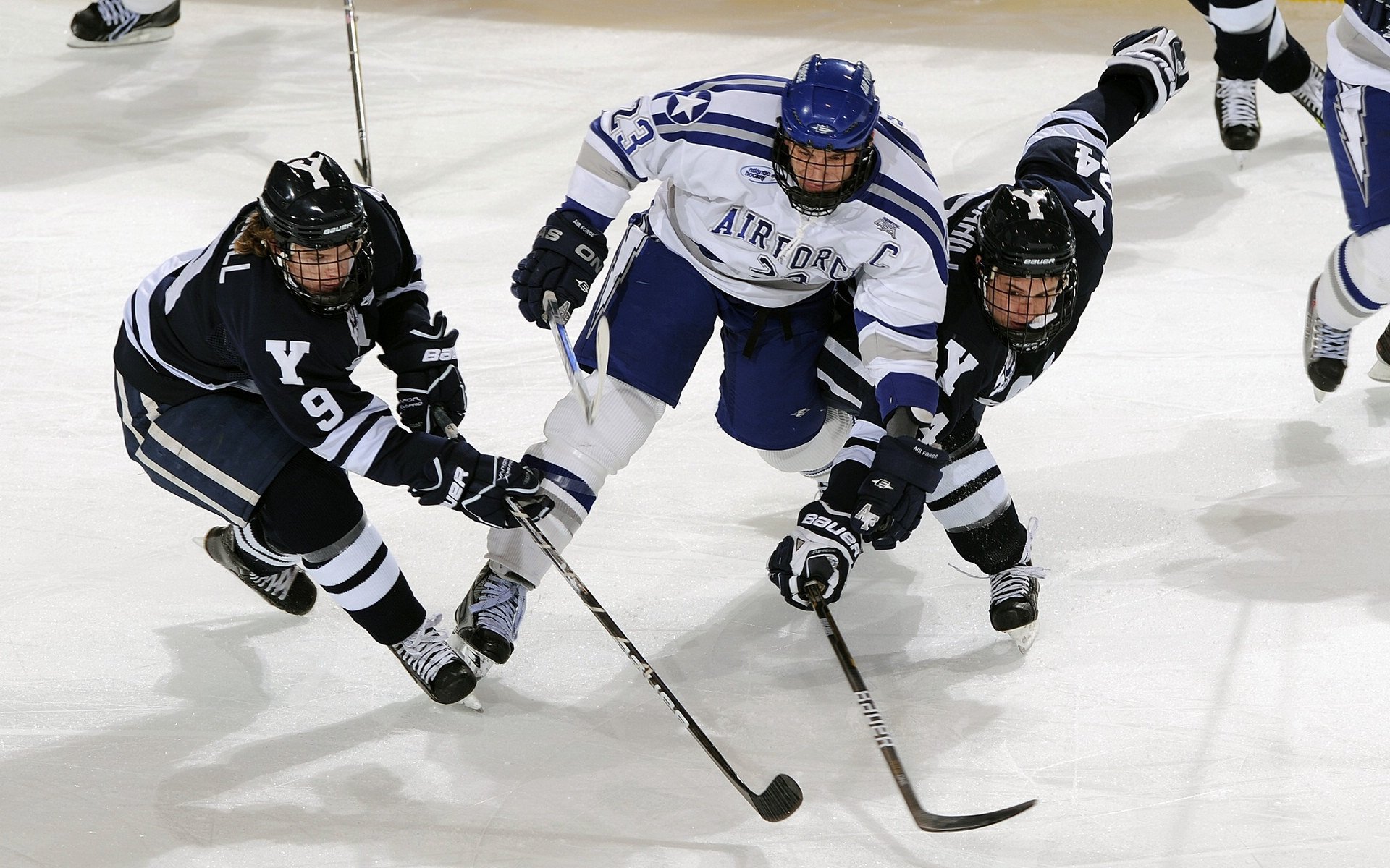 绿茵场上的绝杀与乒乓球台的传奇，当英格兰队逆转瑞典，张继科刷新纪录